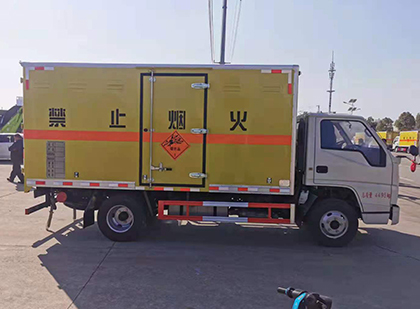 云南爆破器材运输车技术升级与安全合规新趋势