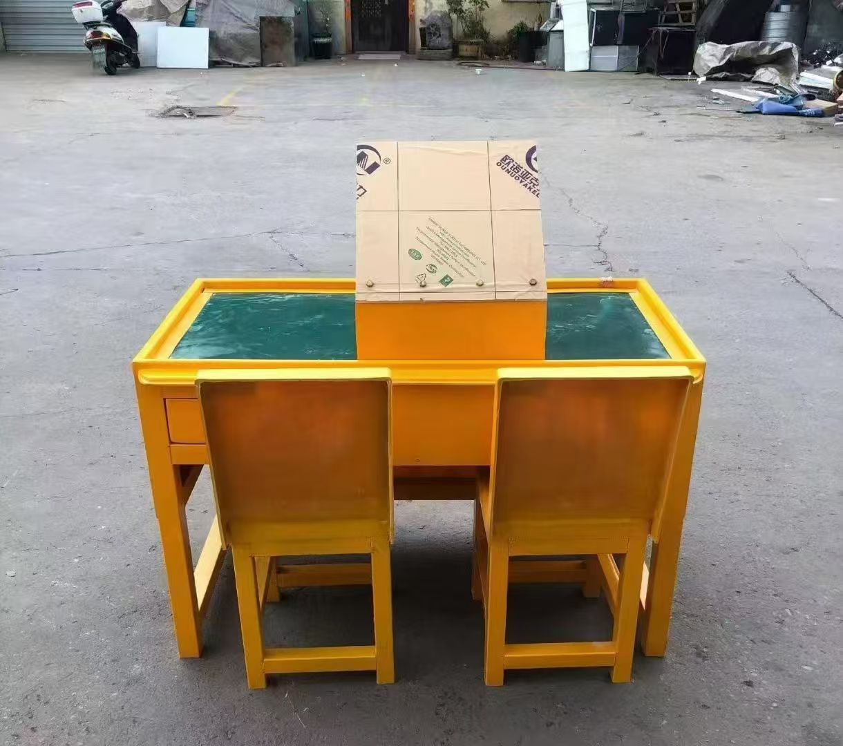 云南防静电导通桌井下煤矿火工品发放桌：危险品流转的安全守护者